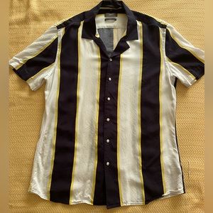 Men’s Jake’s Collection Camp Shirt Size: M (slim fit)